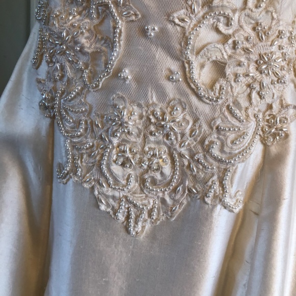 Wedding dress - Picture 4 of 16